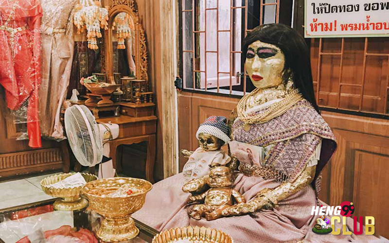 ศาลย่านาค วัดมหาบุศ